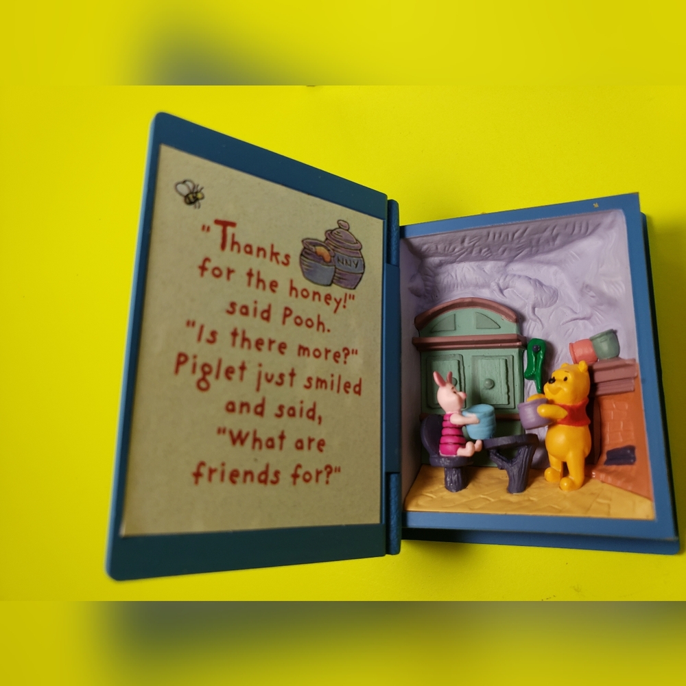 A VISIT FROM PIGLET - DISNEY WINNIE THE POOH